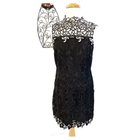 Topshop Dresses & Skirts - EUC Topshop Blk/white Lace Dress   (Size 10)
